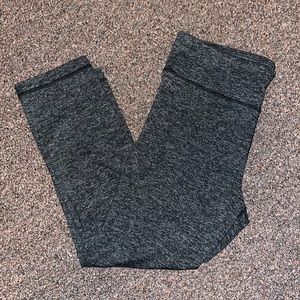 Under Armour Heathered Grey Capri Length Leggings, Size Small Women's